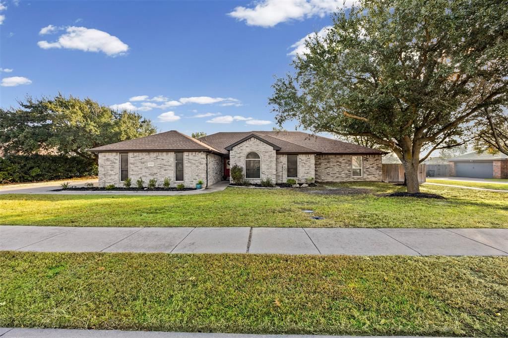 Photo of 6060 Park View Drive, Midlothian, TX 76065 (MLS # 21124139)