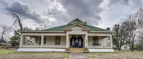 Photo of 1515 Caddo Street, Commerce, TX 75428 (MLS # 20909395)