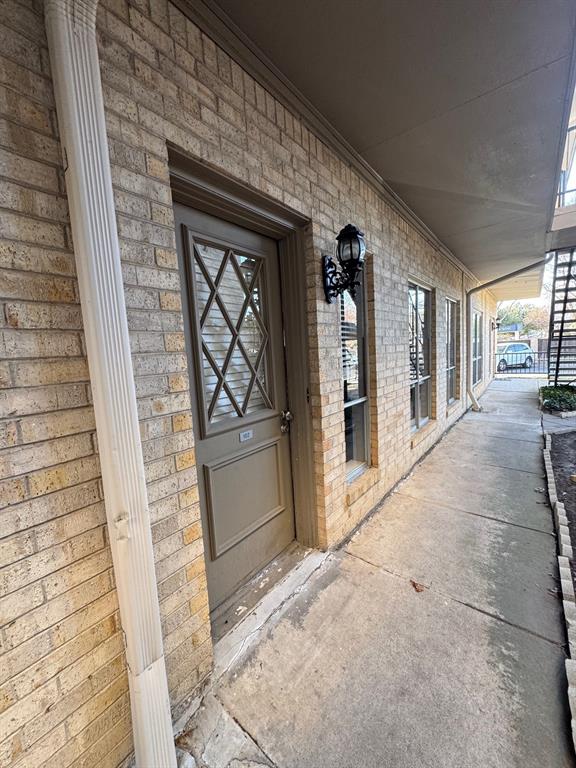 4320 Bellaire Drive S 102W