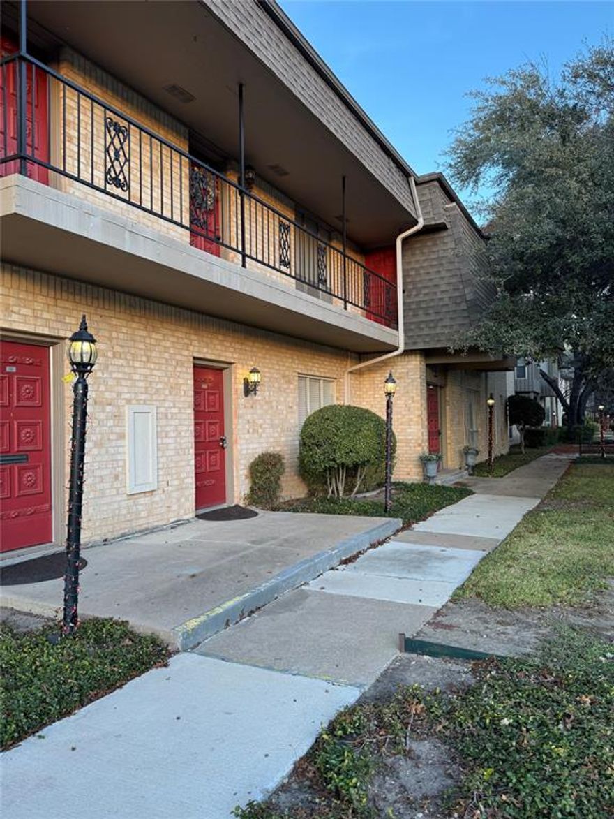 Newly updated condo in great location. 1.5 miles from TCU and blocks from Tanglewood and Overton Park. Gated and covered parking space. One bedroom, one bath. New: paint, vinyl plank flooring, sink faucets, light fixtures, smooth cooktop range, microwave, hardware, toilet, sinks and countertop. Great floor plan with lots of closet space. Dues include insurance for the roof, electric, water, sewer, trash and HVAC service. Laundry facility on site, community courtyards and community swimming pool. Come see.