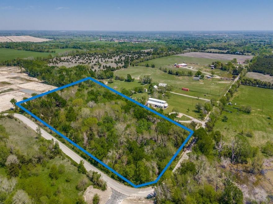 Rare opportunity for development or investment in Melissa of just under 50 acres total.  Housing developments currently in work nearby and just across the road.   Near the Melissa sports complex and planned school nearby.    


other listings available include MLS# 20562359, 20562380, 20570037, and 20590192.