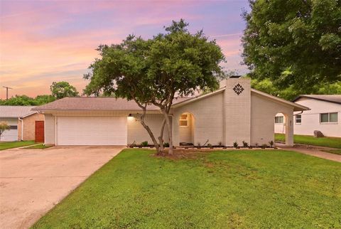 Photo of 2011 Georgetown Drive, Denton, TX 76201 (MLS # 21255687)