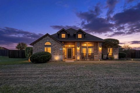 Photo of 108 Dublin Circle, Waxahachie, TX 75165 (MLS # 21207155)