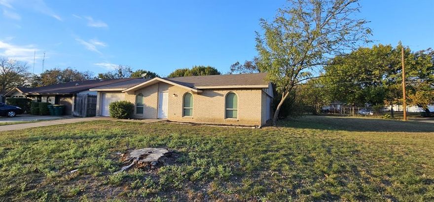 Cute 3 bedroom 2 bath 1 car garage home with wood and carpet flooring featuring granite kitchen counter tops on corner lot located in popular area of Cedar Hill close to schools, entertainment and freeway.