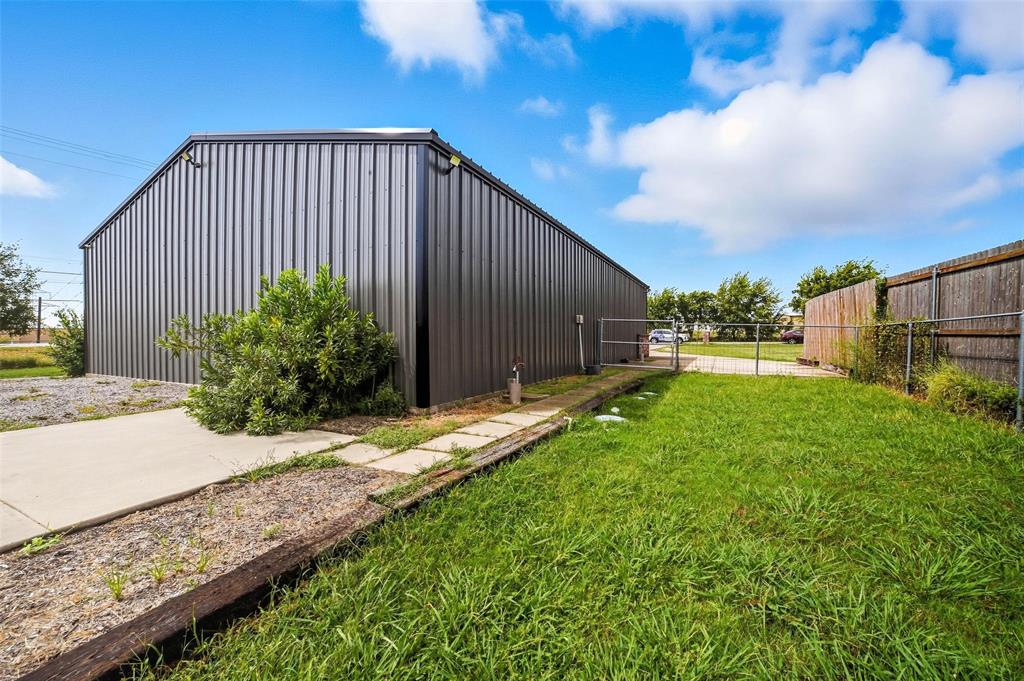 Sun Acres - Commercial Lease