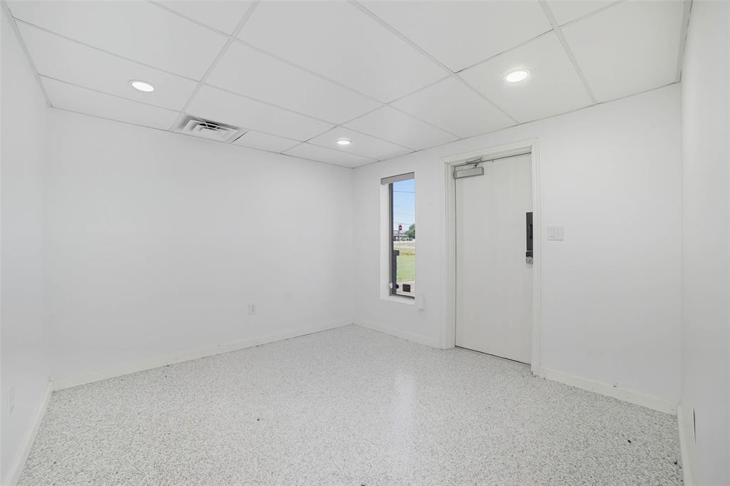 Sun Acres - Commercial Lease