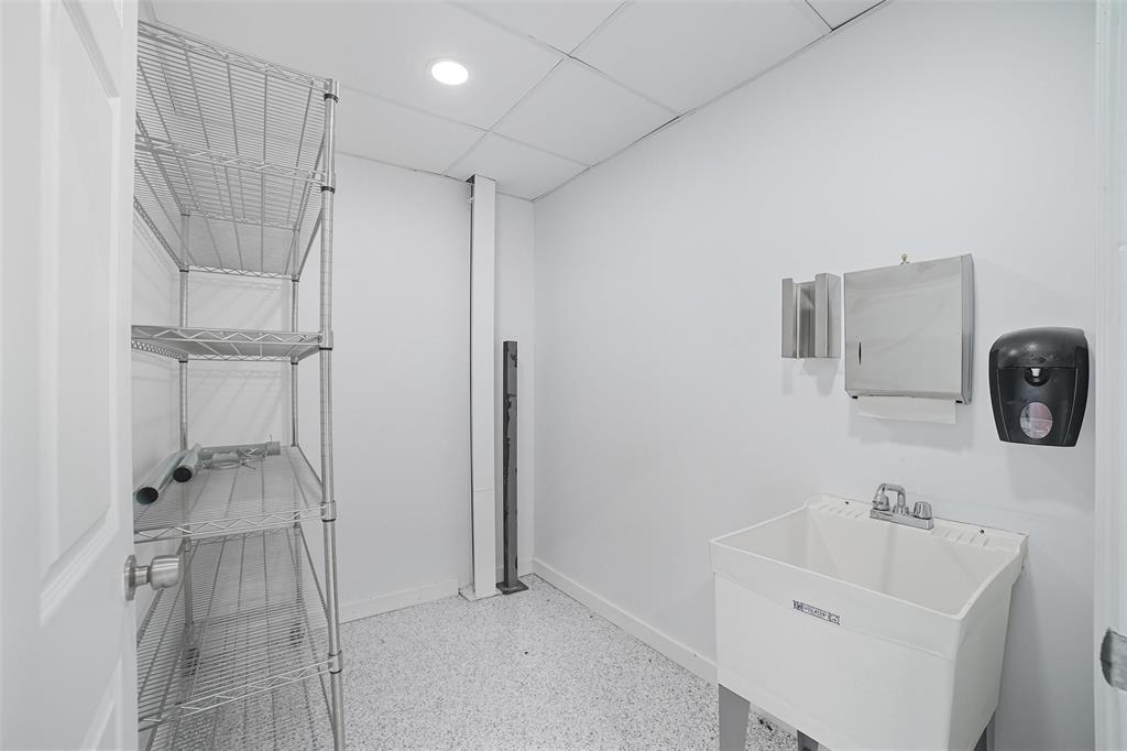 Sun Acres - Commercial Lease