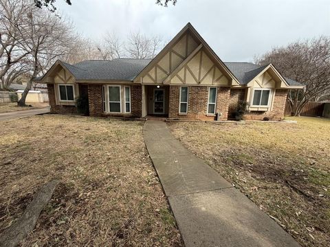 Photo of 2510 Ashbury Court, Grand Prairie, TX 75050 (MLS # 21170059)