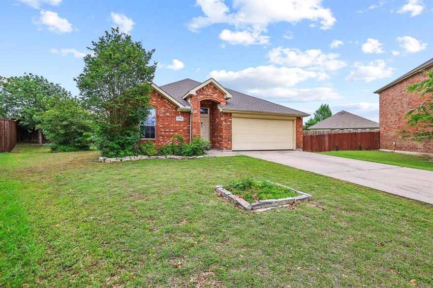 This beautifully maintained 4-bedroom, 2-bath home offers 2,099sqft of living space in charming Melissa Tx! Featuring two spacious open living areas, providing flexibility for a formal sitting space, media room, or home office.
This home sits on a generously sized backyard, ideal for outdoor gatherings, pets, or future customization. Updates include a new HVAC system installed in 2025 and a roof replaced in April 2026. You’ll also find a water heater replaced in 2021 and a whole-home water filtration system. Dont miss this chance to make Melissa home, schedule a tour today!