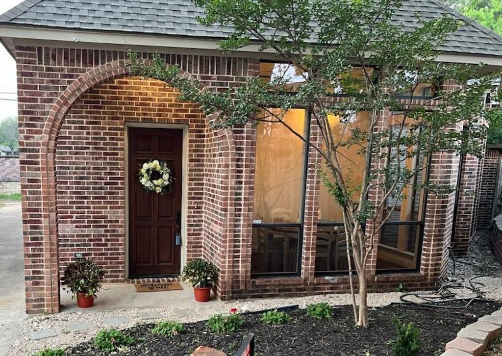 Photo of 4900 Ridglea Hills Court, Fort Worth, TX 76116 (MLS # 21252848)