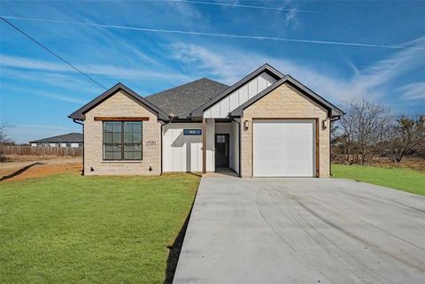 Photo of 2201 Comet Trail, Granbury, TX 76048 (MLS # 21160857)