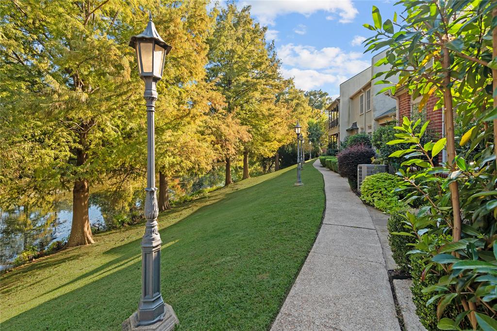 Riverside Twnhms - Residential