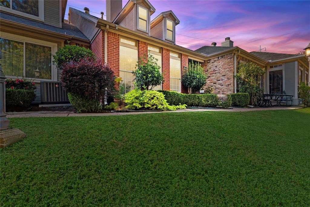 Riverside Twnhms - Residential