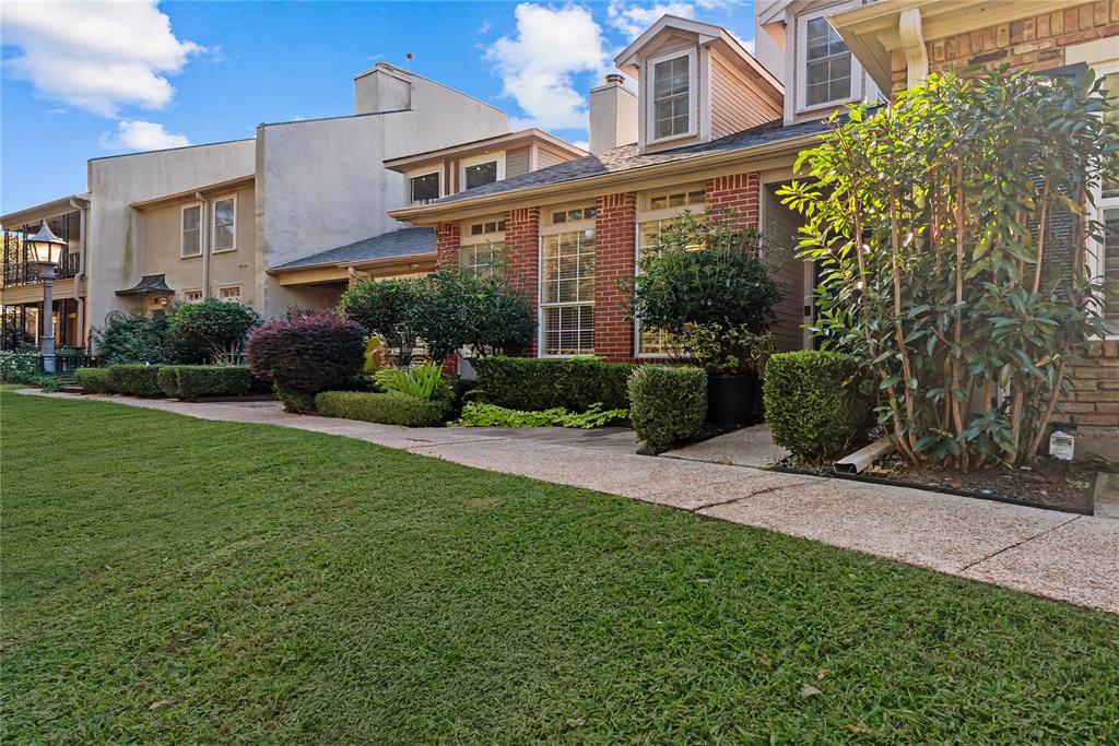 Riverside Twnhms - Residential