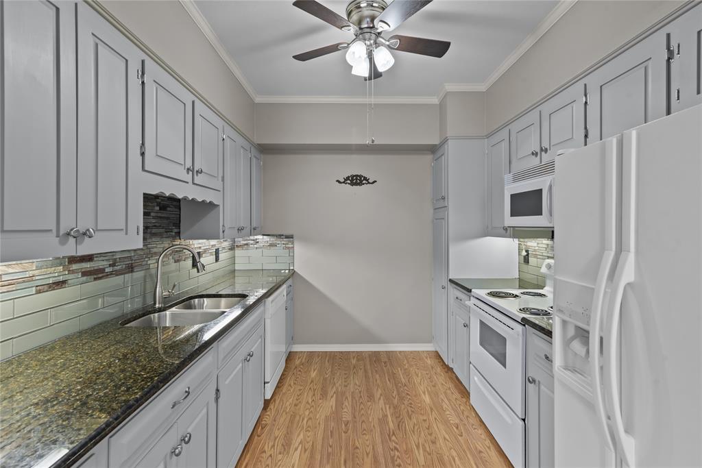 Riverside Twnhms - Residential