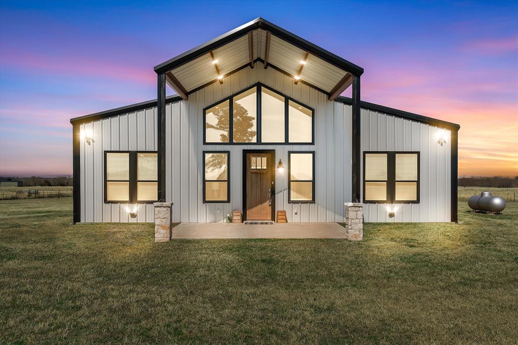 a gray - Residential