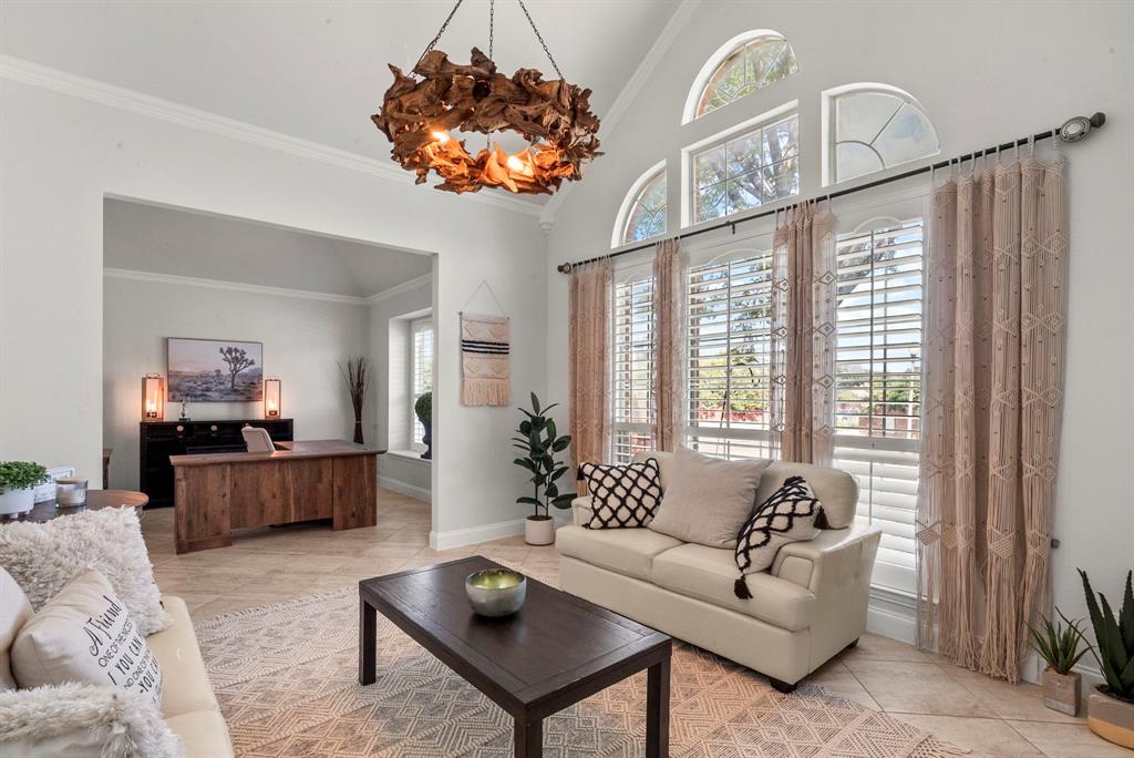 2300 Creekview