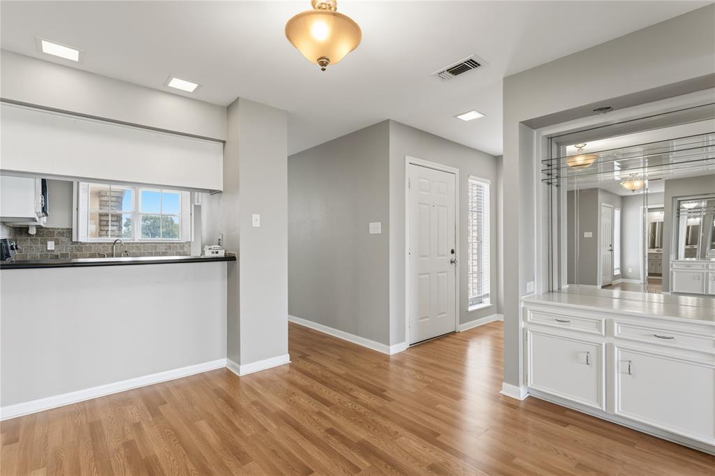 2903 LAKE SHORE Drive 306