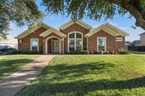724 Wind Hill Hewitt TX 76643