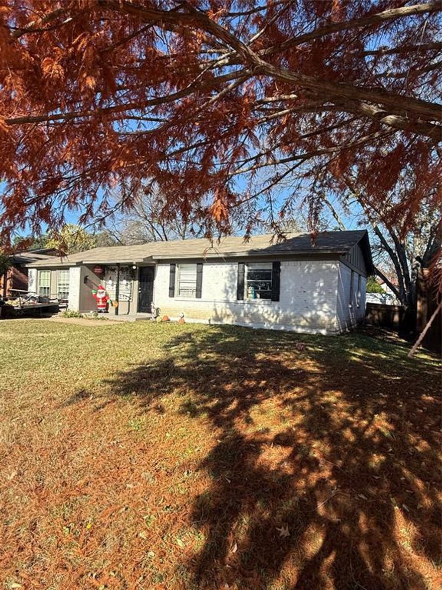 Amazing Home!!! Close to dog park & restaurant role. Located within Hwy 80 and 635 interstate.
