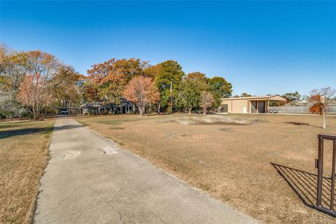 A home in Lavon