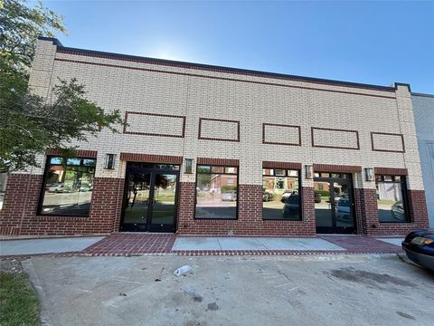 Photo of 200 E Nash Street, Terrell, TX 75160 (MLS # 21180304)