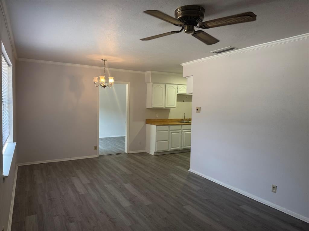 Photo of 1229 Greenbrier Drive, Mesquite, TX 75149 (MLS # 21380745)