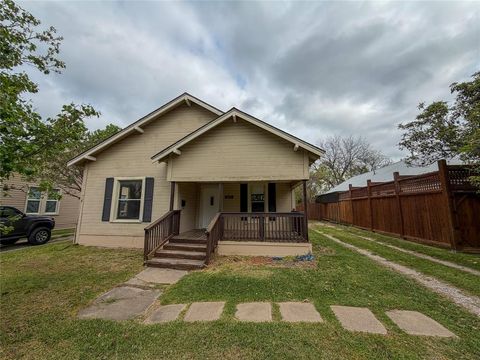 Photo of 907 W Fischer Street, Sherman, TX 75092 (MLS # 21245050)
