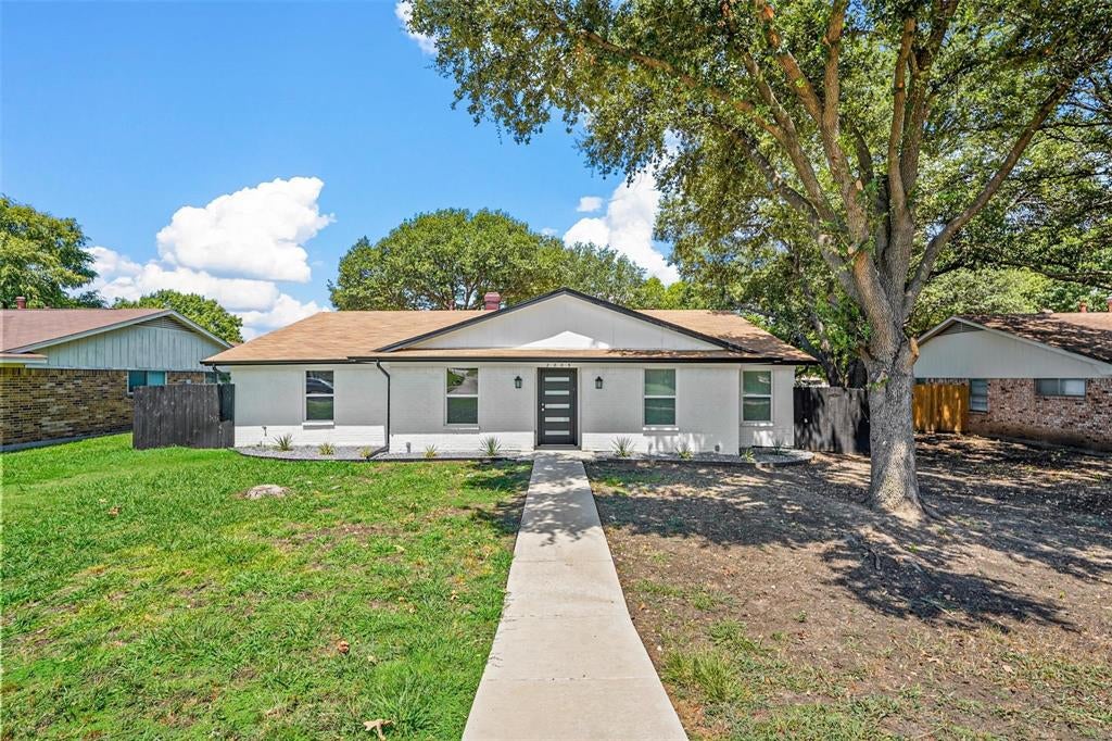 Photo of 2805 Sybil Drive, Mesquite, TX 75149 (MLS # 21346200)