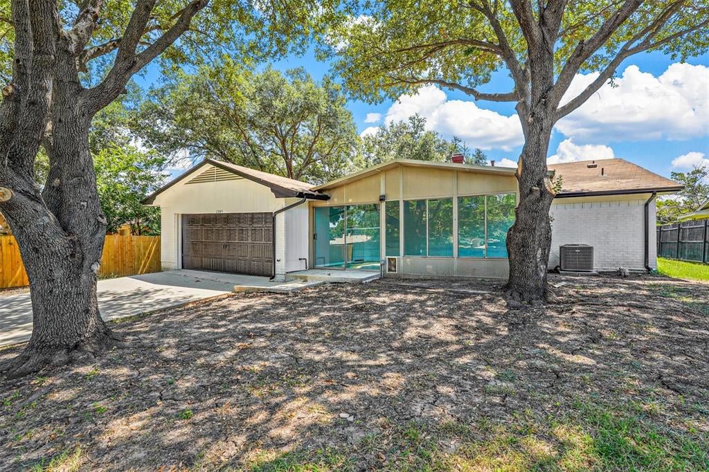 Photo of 2805 Sybil Drive, Mesquite, TX 75149 (MLS # 21346200)