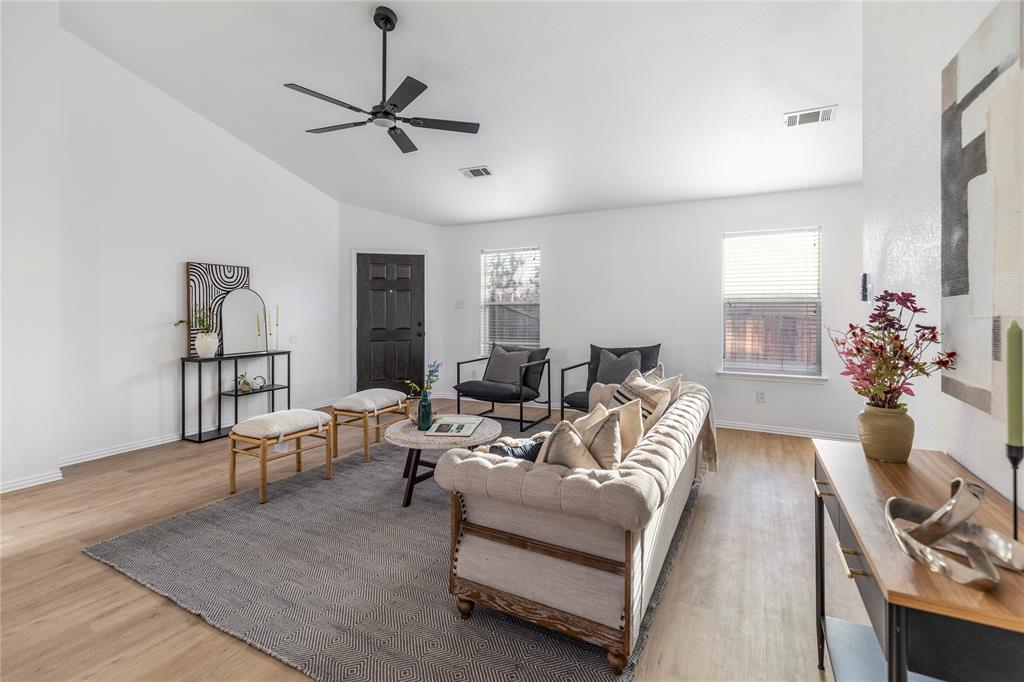 1121 Maplewood Lane