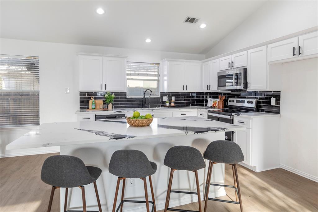 1121 Maplewood Lane