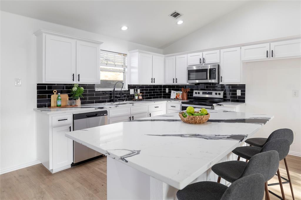 1121 Maplewood Lane