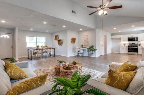 828 Gregory Avenue Bedford TX 76022