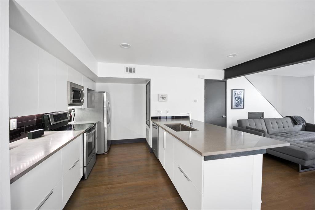 Travis Street Condos - Residential