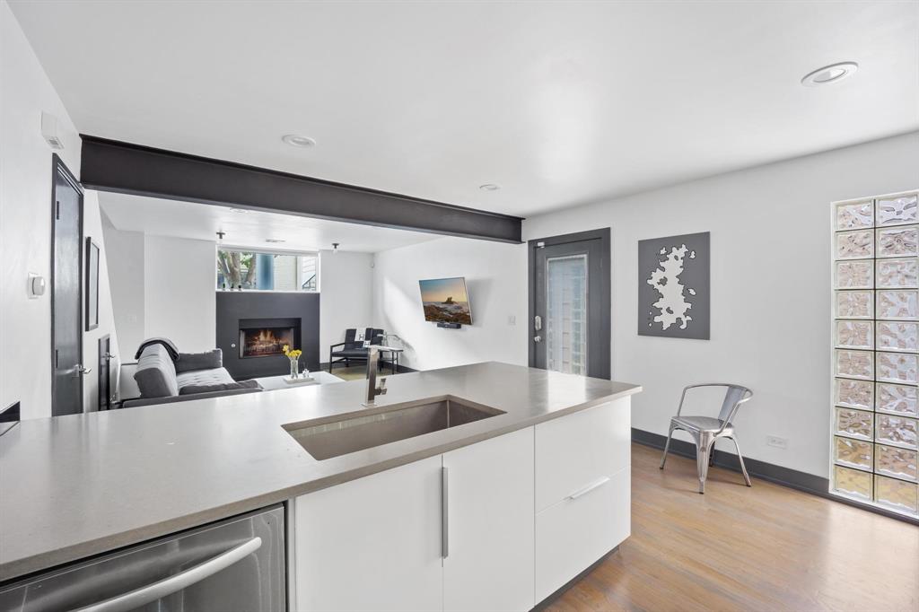 Travis Street Condos - Residential