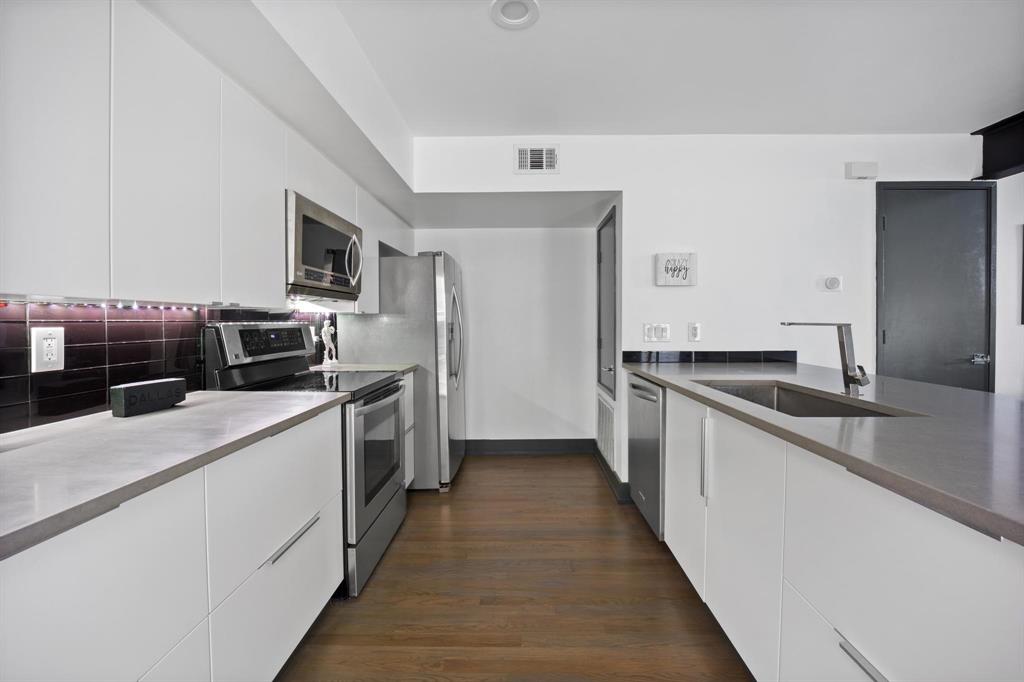 Travis Street Condos - Residential