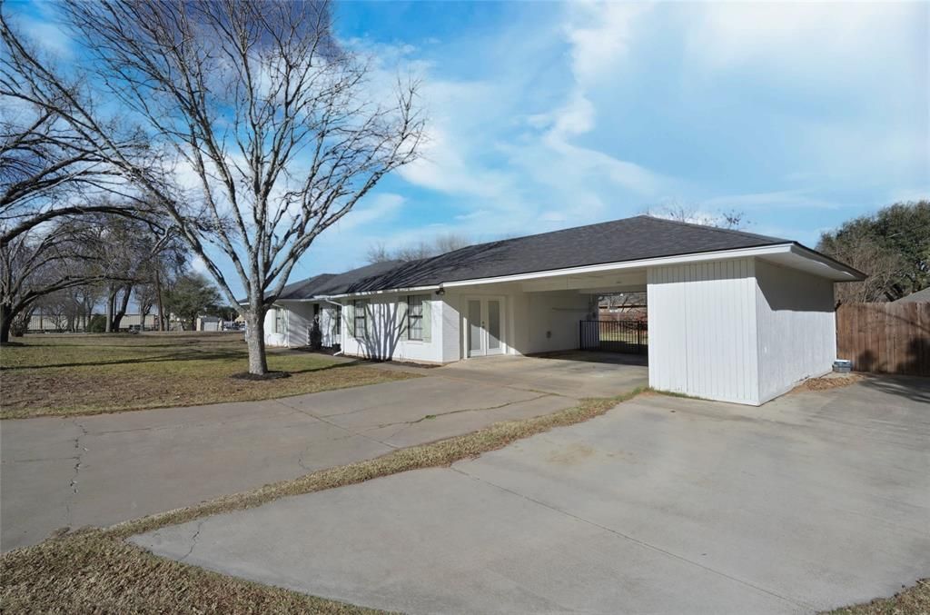 Photo of 3701 Nocona Drive, De Cordova, TX 76049 (MLS # 21155720)