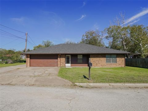 Photo of 505 Houston Street, Sanger, TX 76266 (MLS # 21101688)