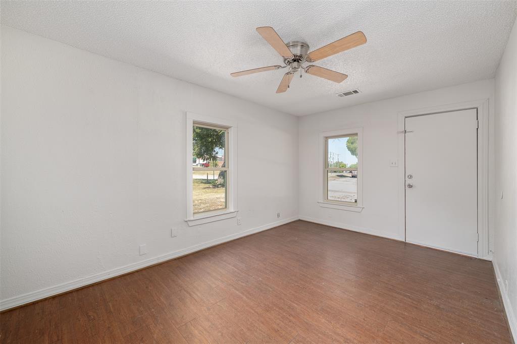 102 San Saba Avenue