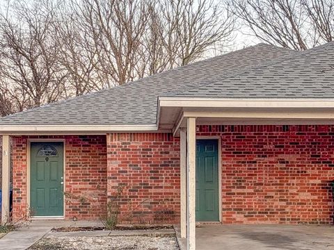 Photo of 502 N Sewell Drive #B, Decatur, TX 76234 (MLS # 21170625)