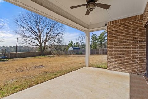 A home in Lindale