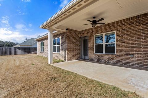 A home in Lindale