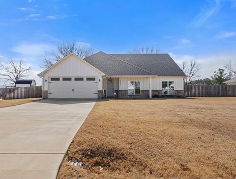 A home in Lindale