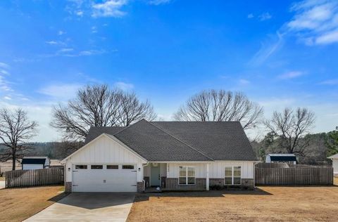 A home in Lindale