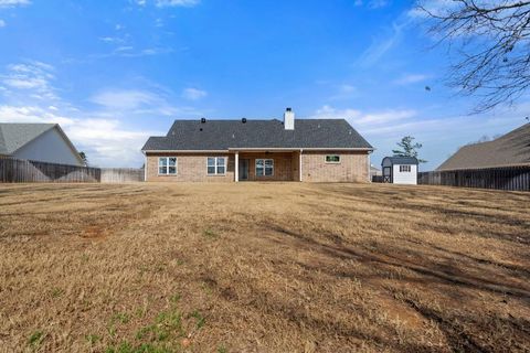 A home in Lindale