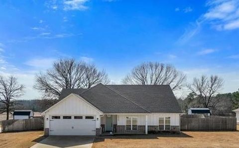 A home in Lindale