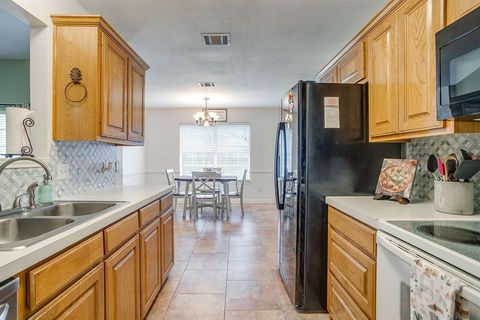 Tiny photo for 10400 Marigold Road, Waco, TX 76708 (MLS # 21201327)