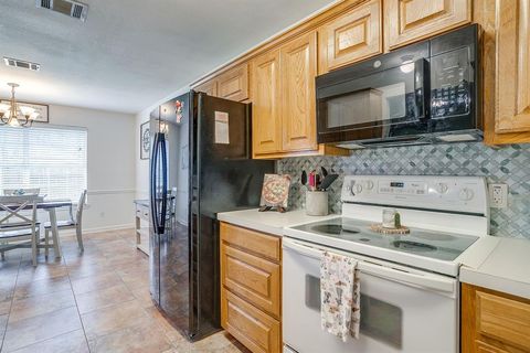 Tiny photo for 10400 Marigold Road, Waco, TX 76708 (MLS # 21201327)