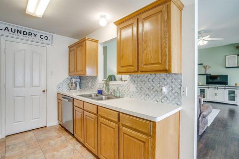 Tiny photo for 10400 Marigold Road, Waco, TX 76708 (MLS # 21201327)